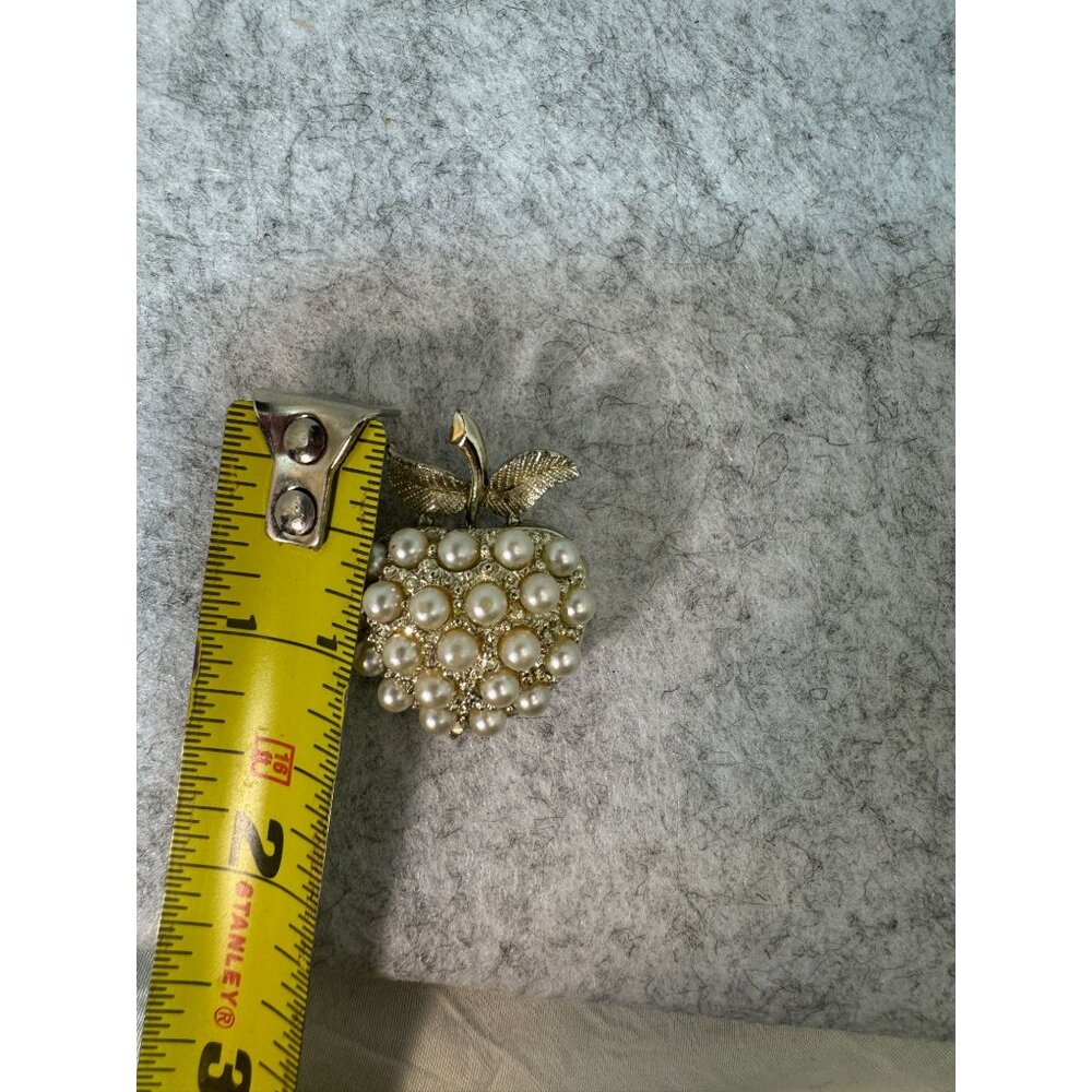 Vintage Gold Tone Brooch With Faux Pearl Apple Design teacher gift - Picture 8 of 8